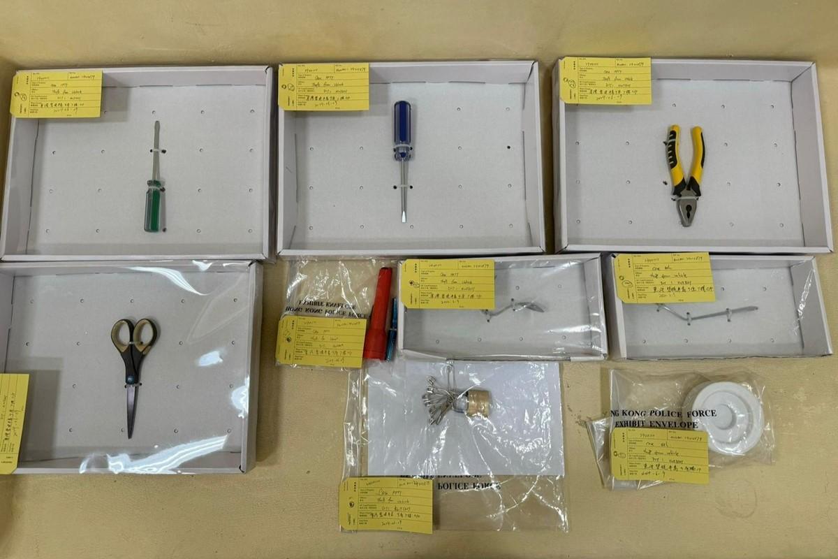 警方行動中檢獲的涉案證物。(警方圖片)