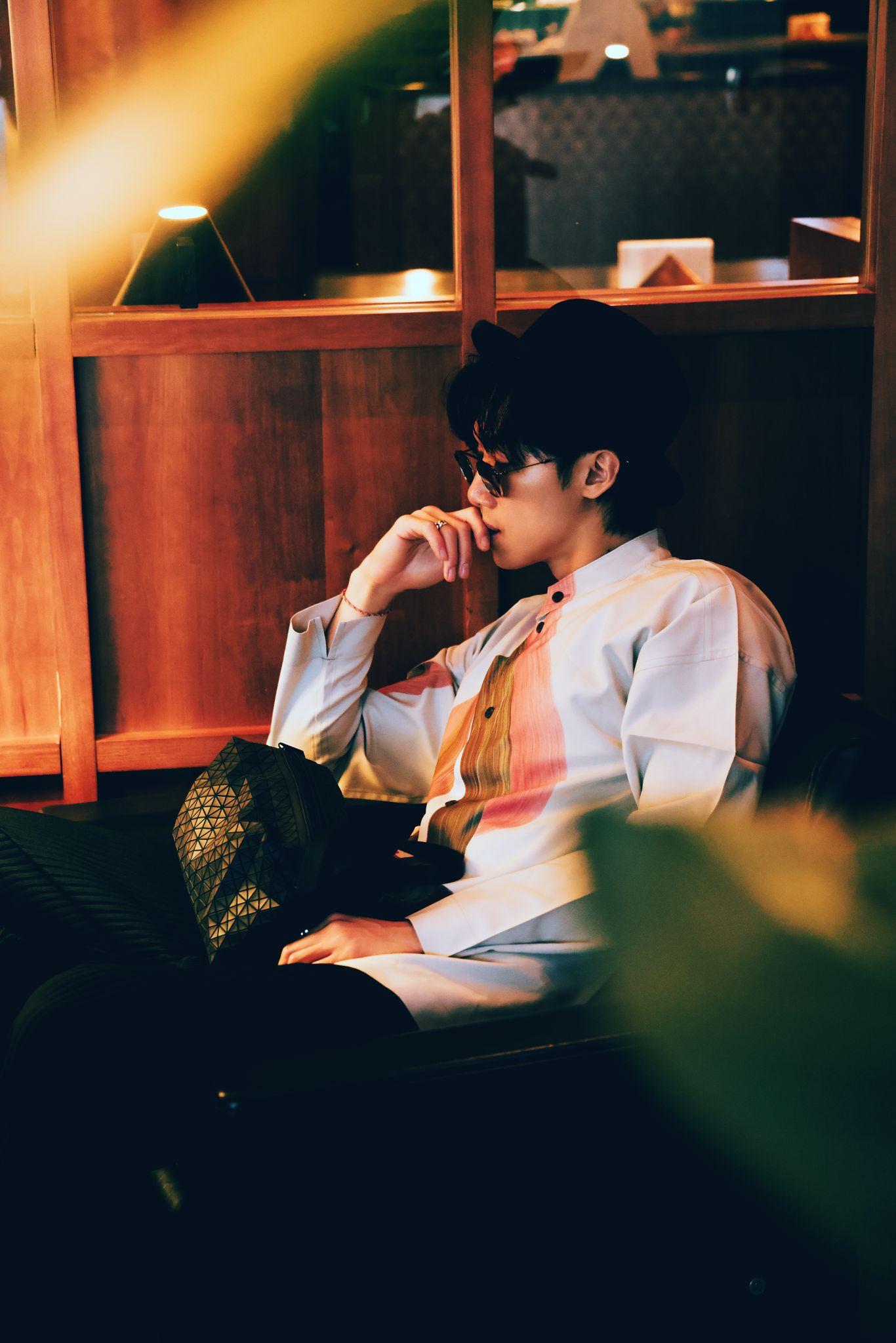 邱士縉獲男裝品牌邀請,出席巴黎時裝周的新品發布活動。