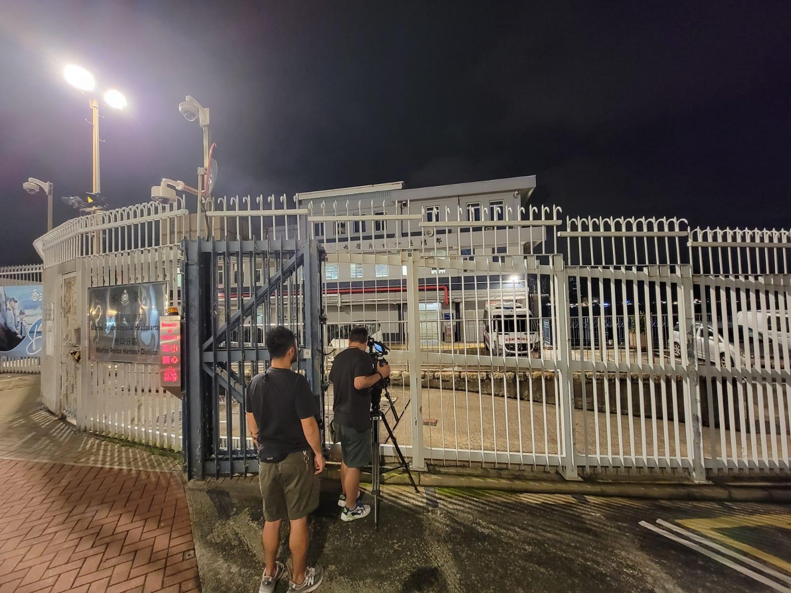 西灣河水警基地有警員吞槍。(鍾式明攝)