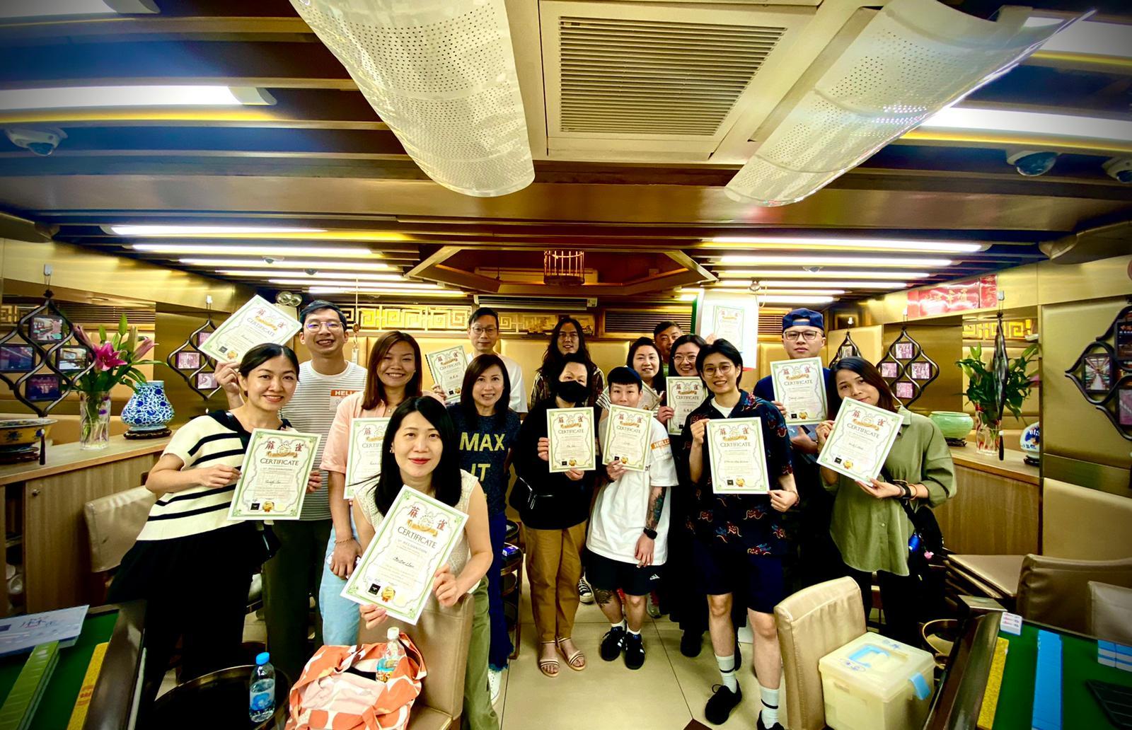 有麻雀館與旅行社合作,推出「麻雀館深度遊」活動,內容包括講解麻雀館行業歷史、基本麻雀教學等,完成課程更可獲發麻雀文憑以作紀念。(公關提供)