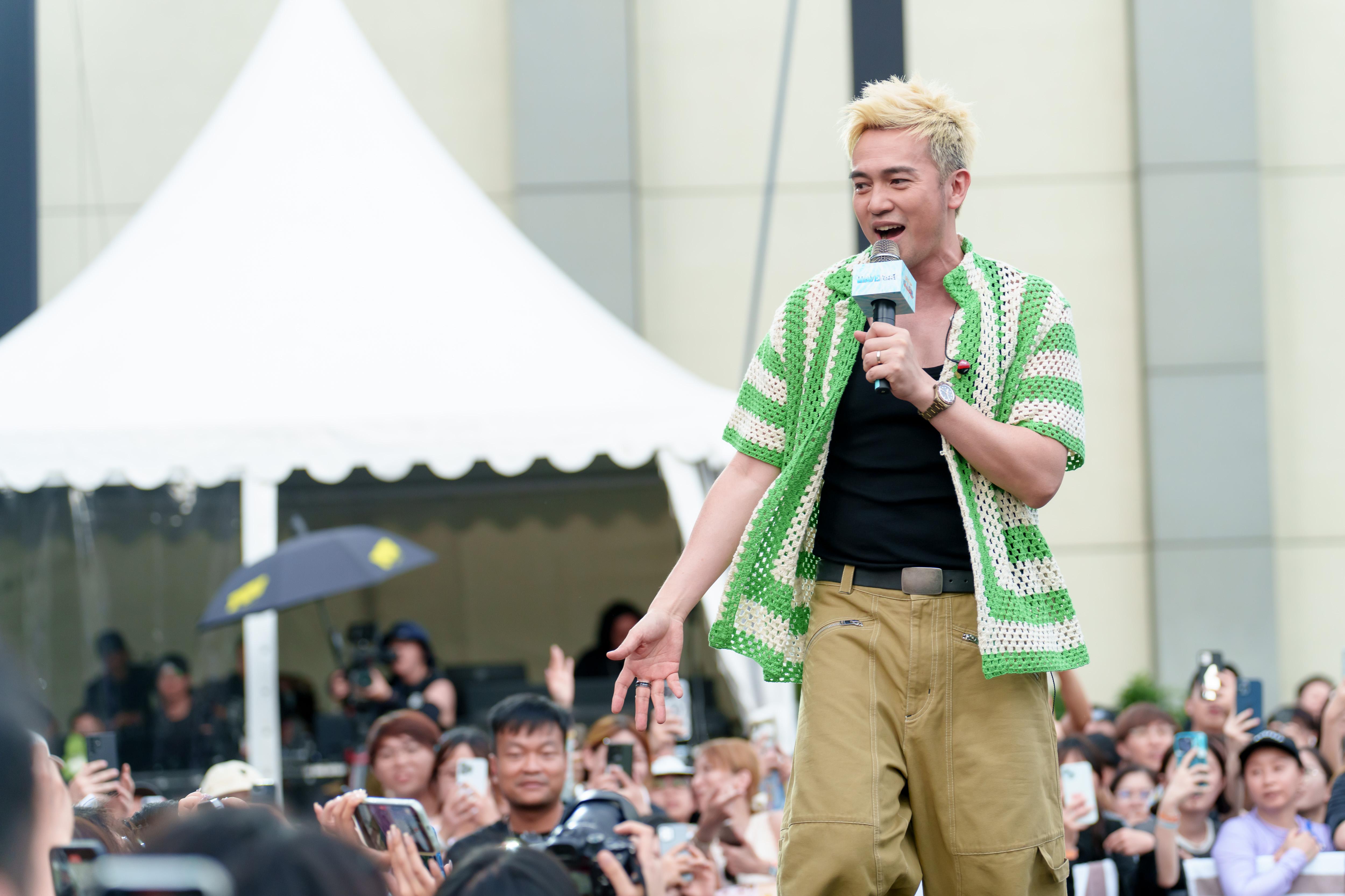 Dear Jane演唱了《不許你注定一人》、《哪裡只得我共你》《到底發生過什麼事》,觀眾跟隨著歌曲大合唱。