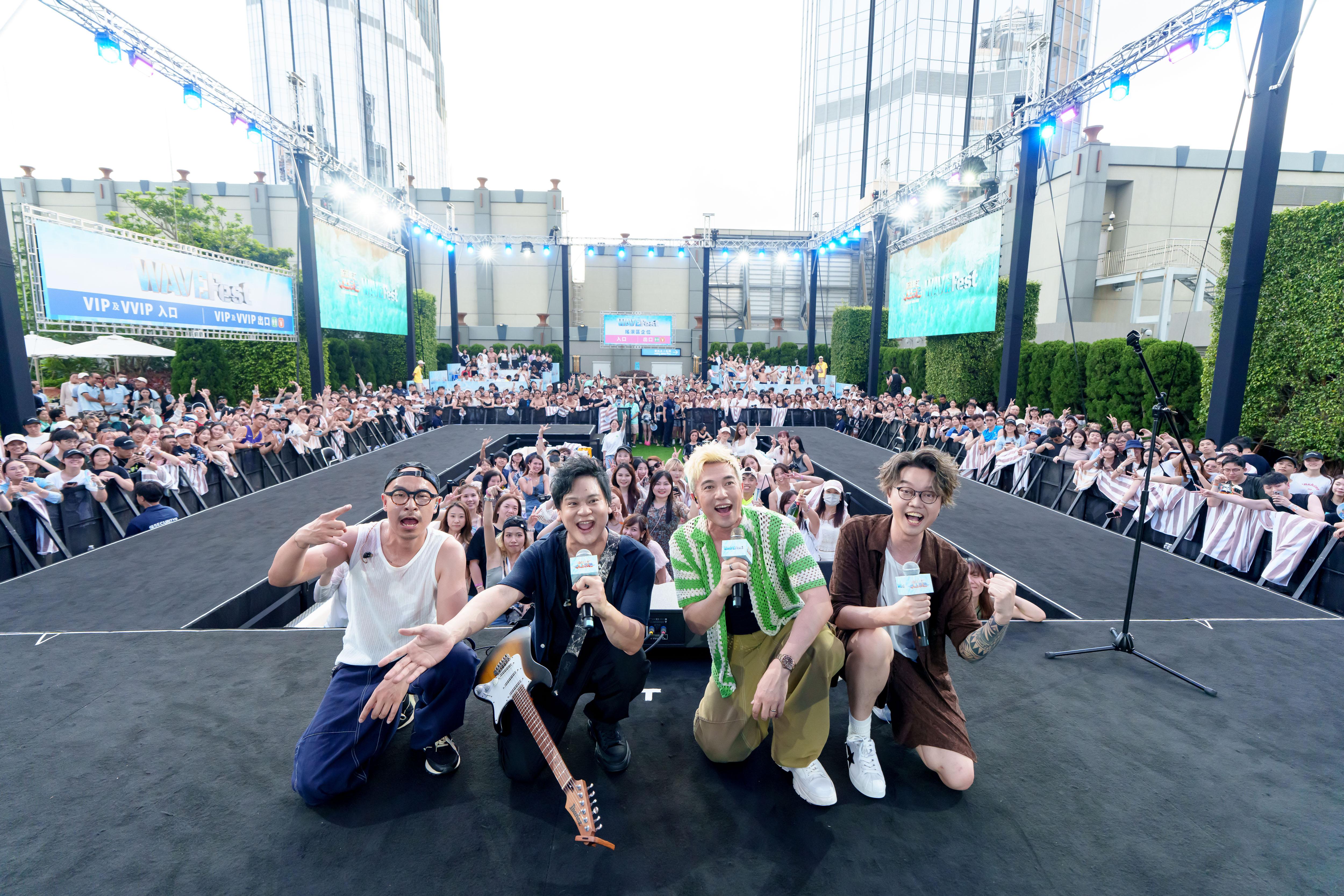 Dear Jane演唱了《不許你注定一人》、《哪裡只得我共你》《到底發生過什麼事》,觀眾跟隨著歌曲大合唱。