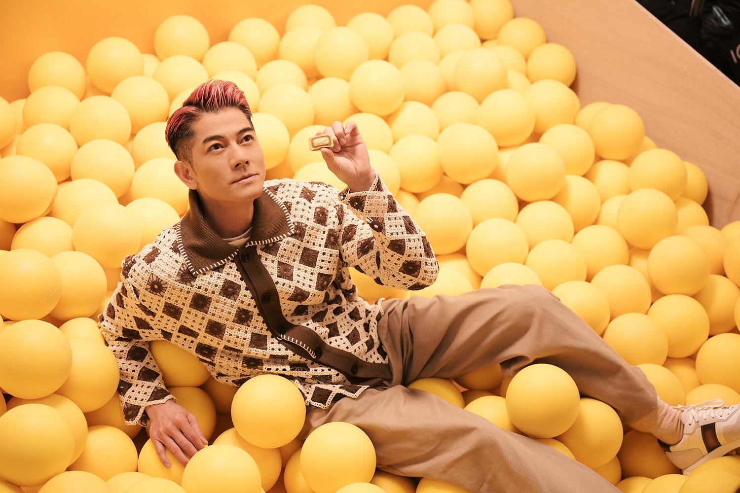 郭富城跳入波波池拍廣告。