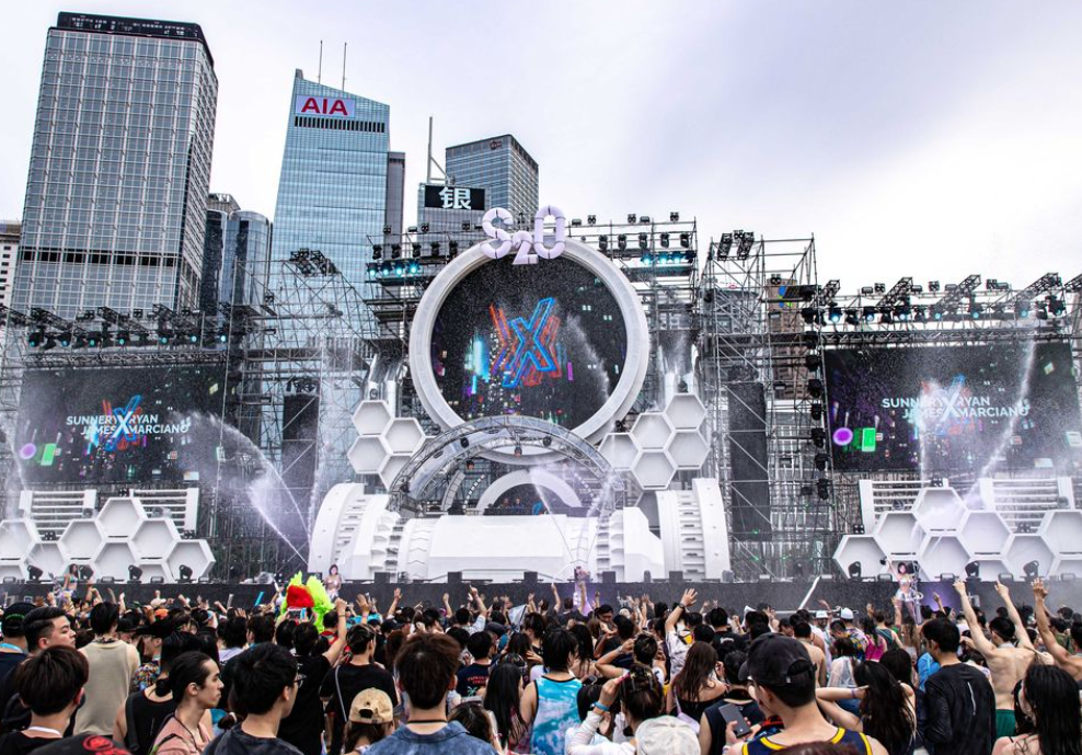中環海濱活動空間上周六和周日(8及9日)舉行「S2O亞洲潑水音樂節2024」(大會IG圖片)