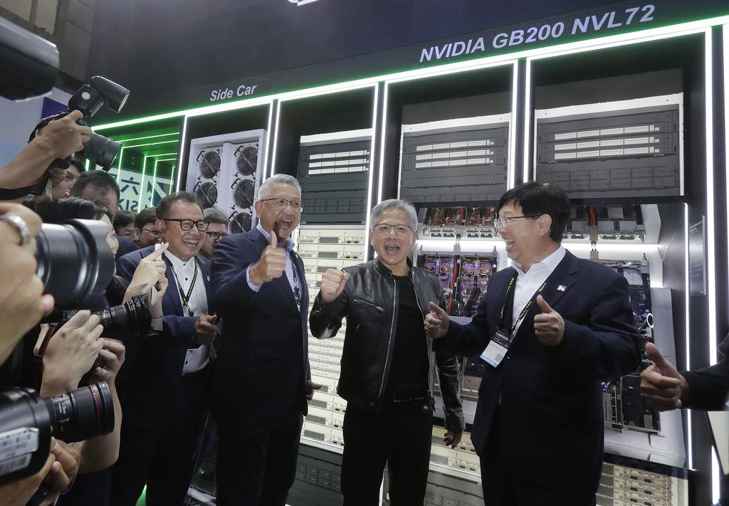 黃仁勳回台灣出席活動。(AP)