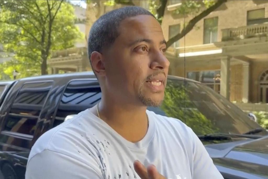 格里爾騎劫巴士前接受傳媒訪問。(美聯社)