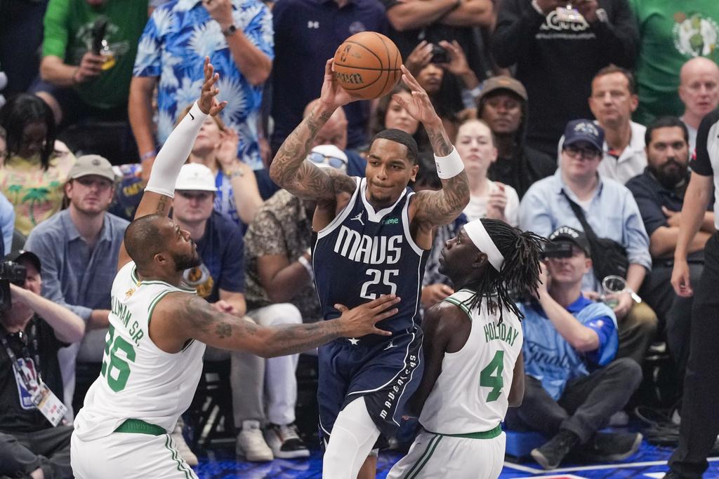 塞爾特人總決賽第3場以106:99擊敗獨行俠。(美聯社)