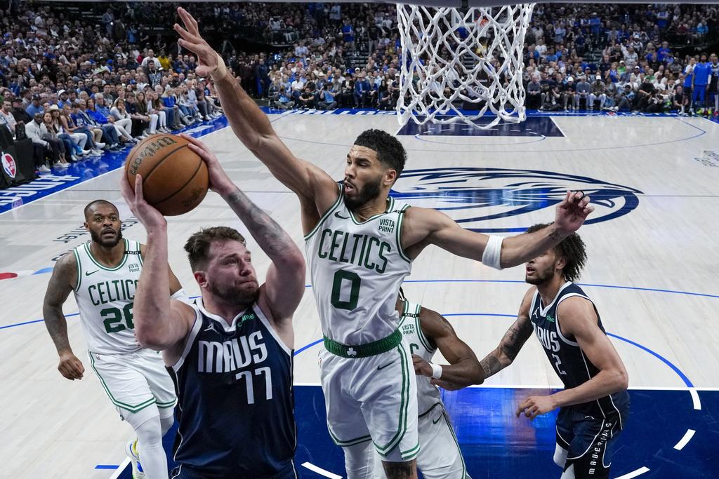 塞爾特人總決賽第3場以106:99擊敗獨行俠。(美聯社)