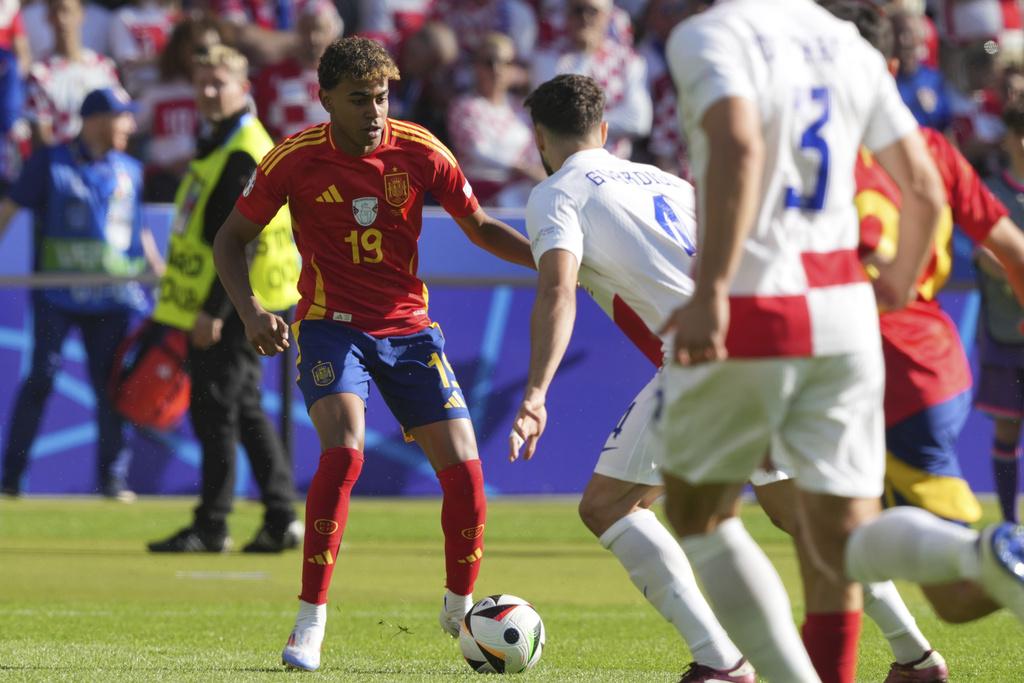 耶馬爾歐國盃首戰表現出色,對陣克羅地亞交出一助攻,協助西班牙大勝。(美聯社)