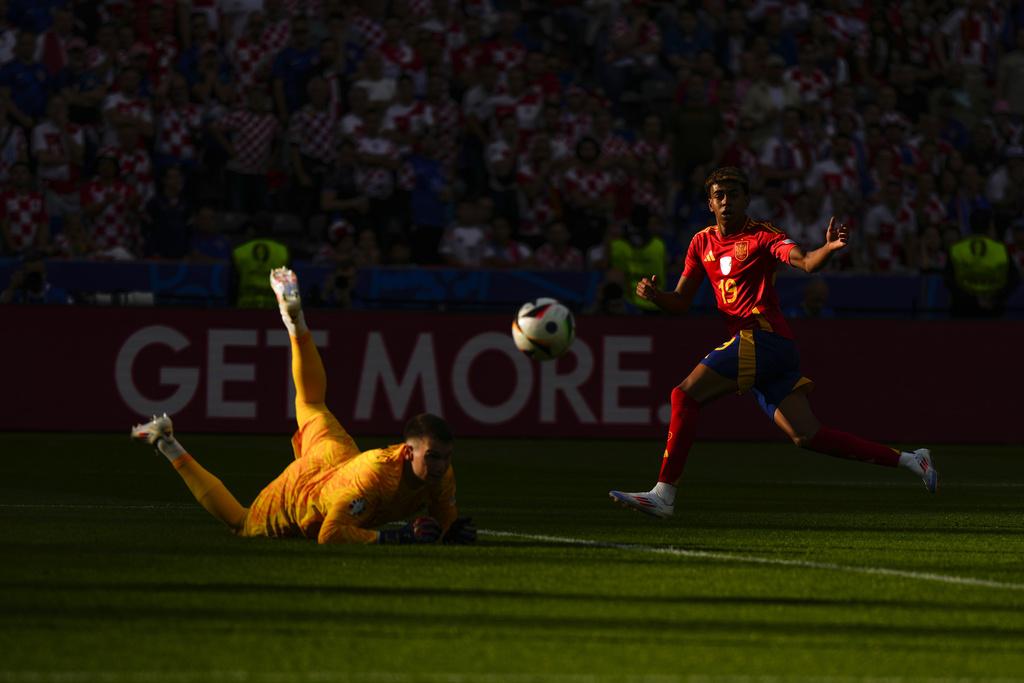 耶馬爾歐國盃首戰表現出色,對陣克羅地亞交出一助攻,協助西班牙大勝。(美聯社)