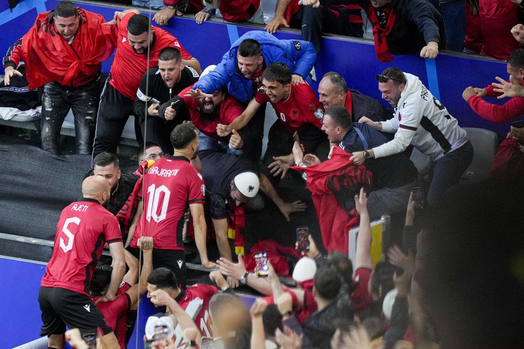 阿爾巴尼亞23秒極速入球,打破歐國盃最快入球紀錄。(美聯社)