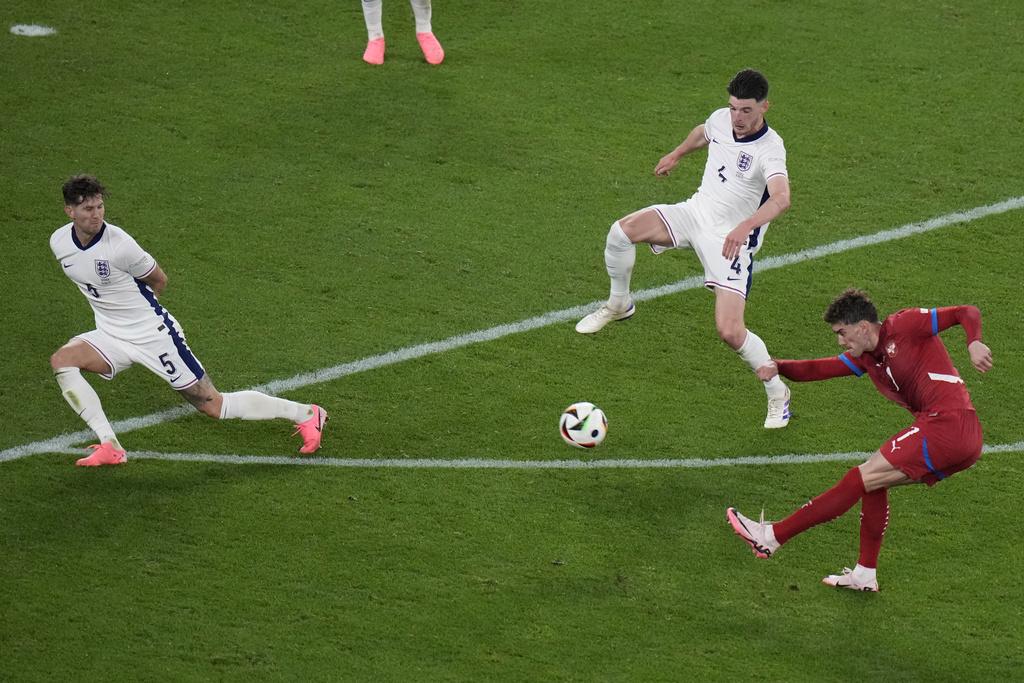 英格蘭下半場守住勝局,成功全取三分。(美聯社)