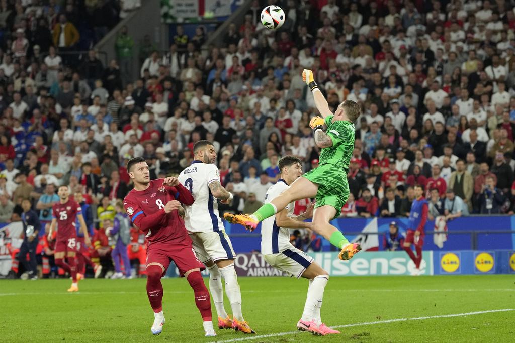 英格蘭下半場守住勝局,成功全取三分。(美聯社)