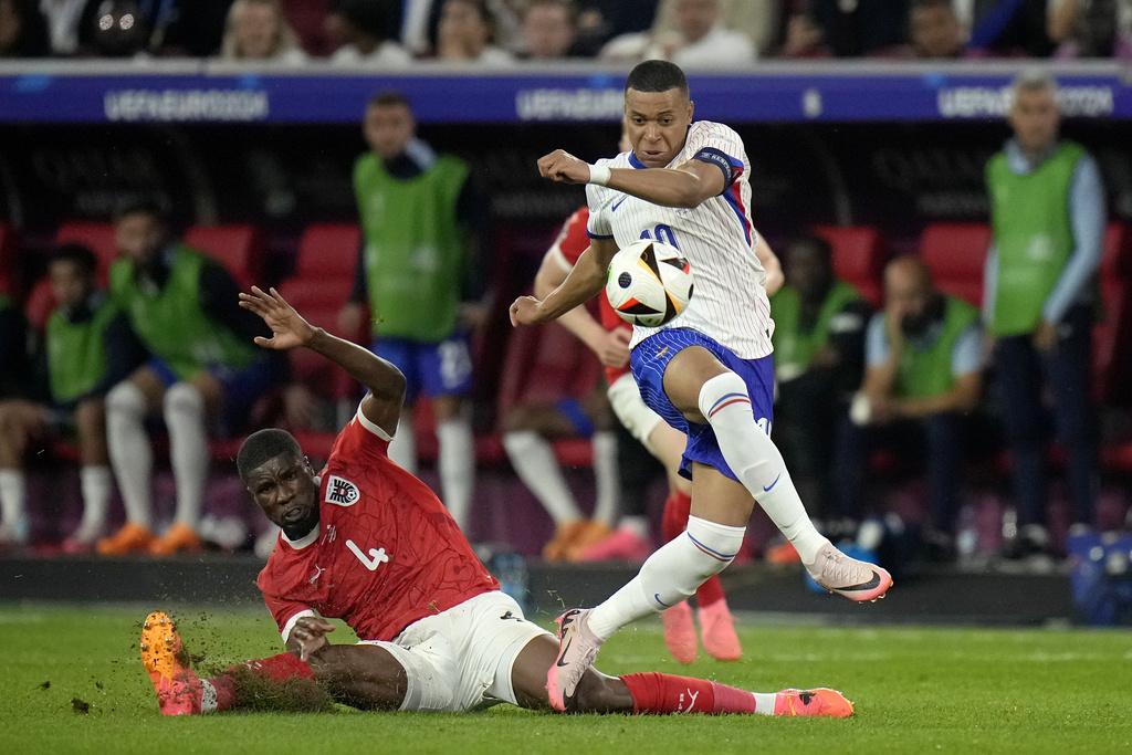 歐洲國家盃|麥巴比(Kylian Mbappe)Now TV譯名為安巴比。