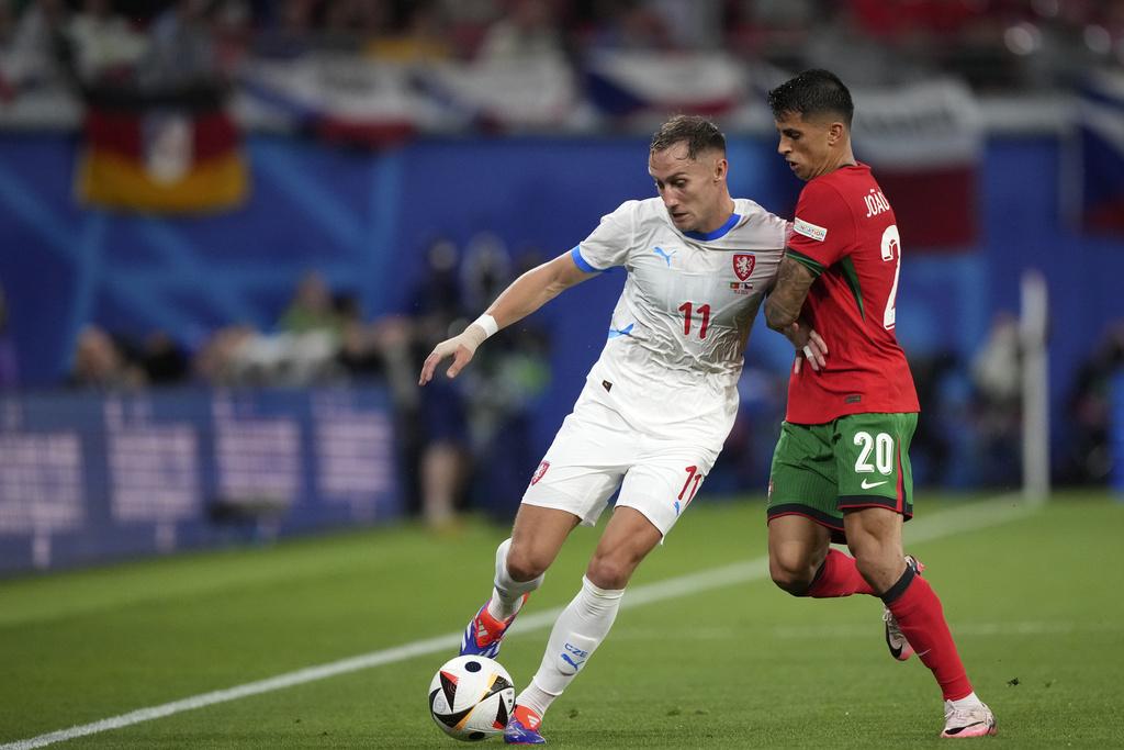 葡萄牙上半場力攻不果,多次射門均未能攻破捷克大門。(美聯社)