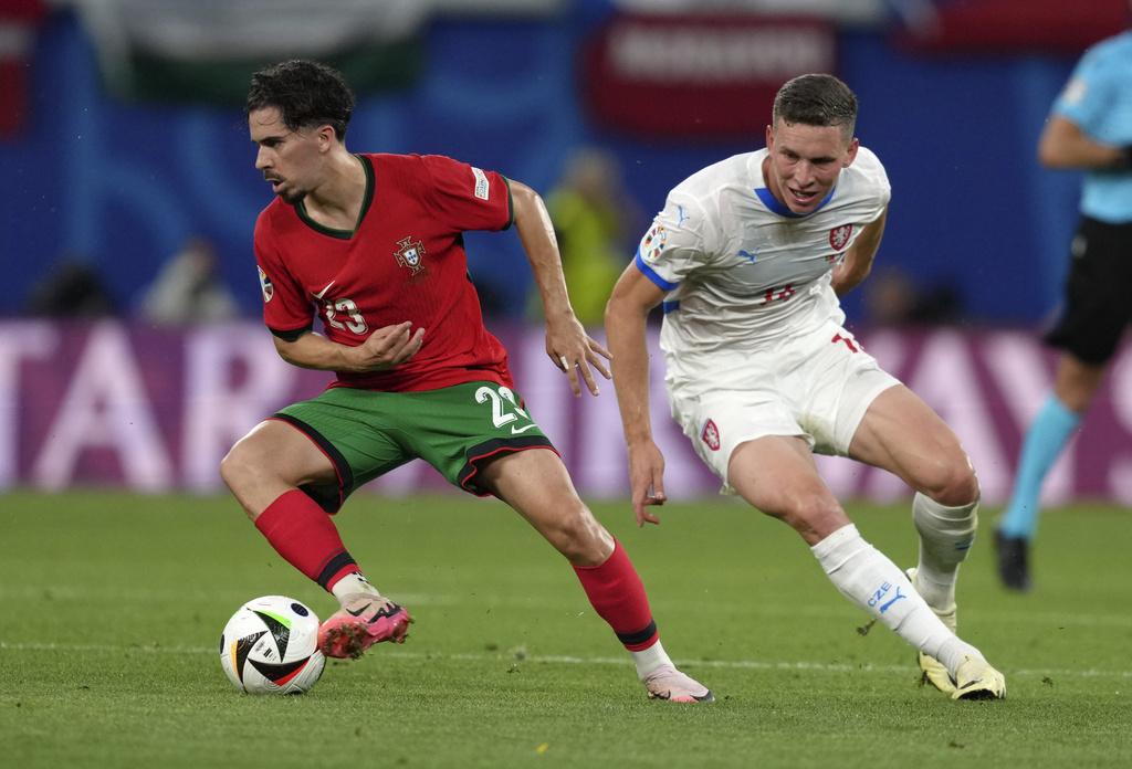 葡萄牙上半場力攻不果,多次射門均未能攻破捷克大門。(美聯社)