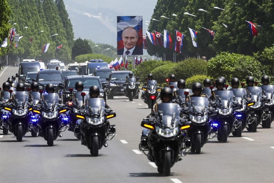 普京訪北韓。(美聯社)