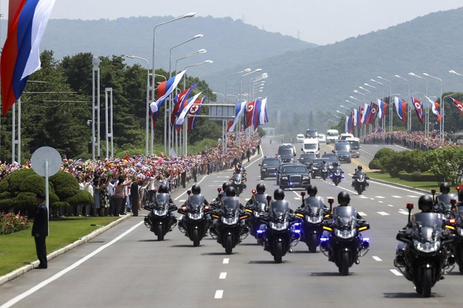 普京訪北韓。(美聯社)