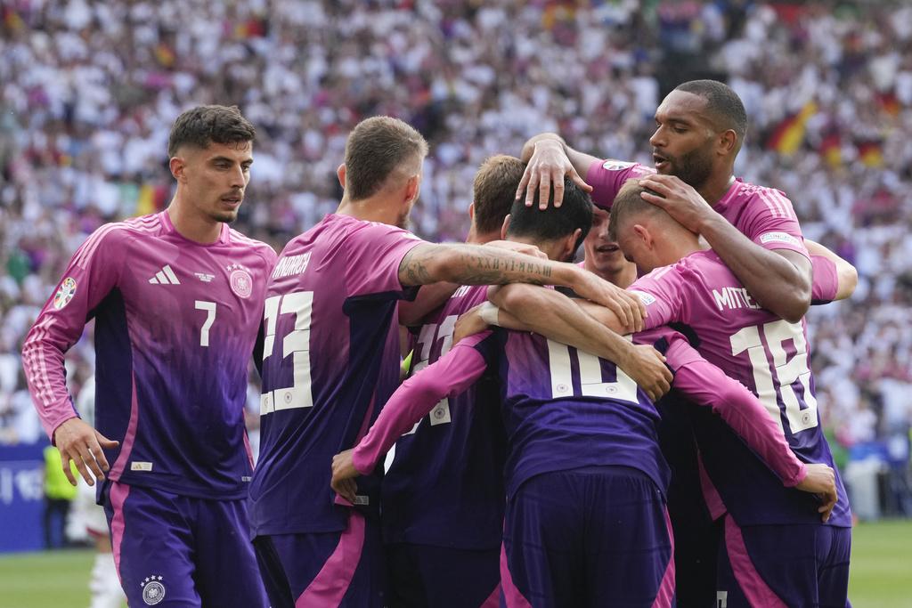 德國開賽狂攻之下終得手,穆斯亞拿入球率德國領先。(美聯社)