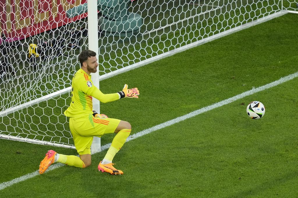 安古斯古安欲救無從。(美聯社)