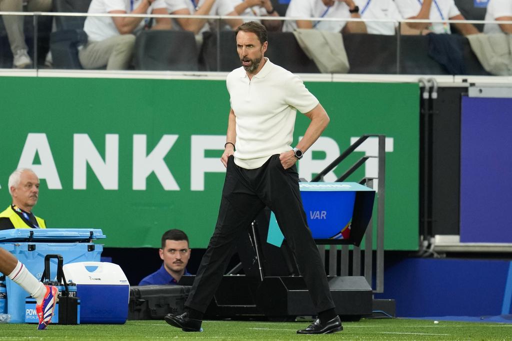 修夫基於下半場罕有地換走主力哈利卡尼。(美聯社)