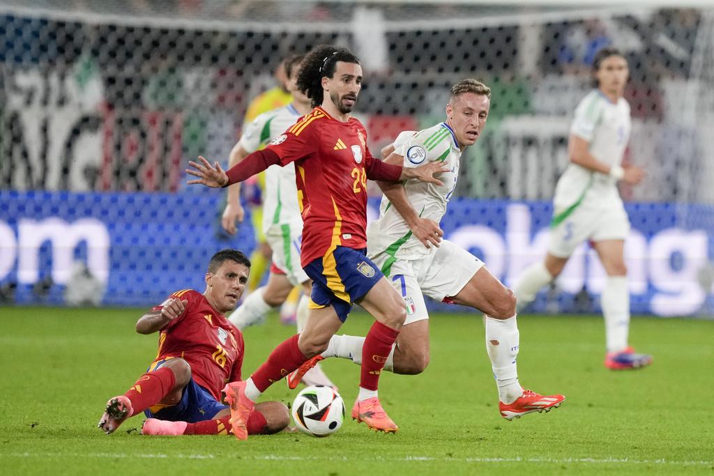 西班牙上半場錄得9次射門,惜未能攻破意大利門將基安盧基當拿隆馬的十指關。(美聯社)