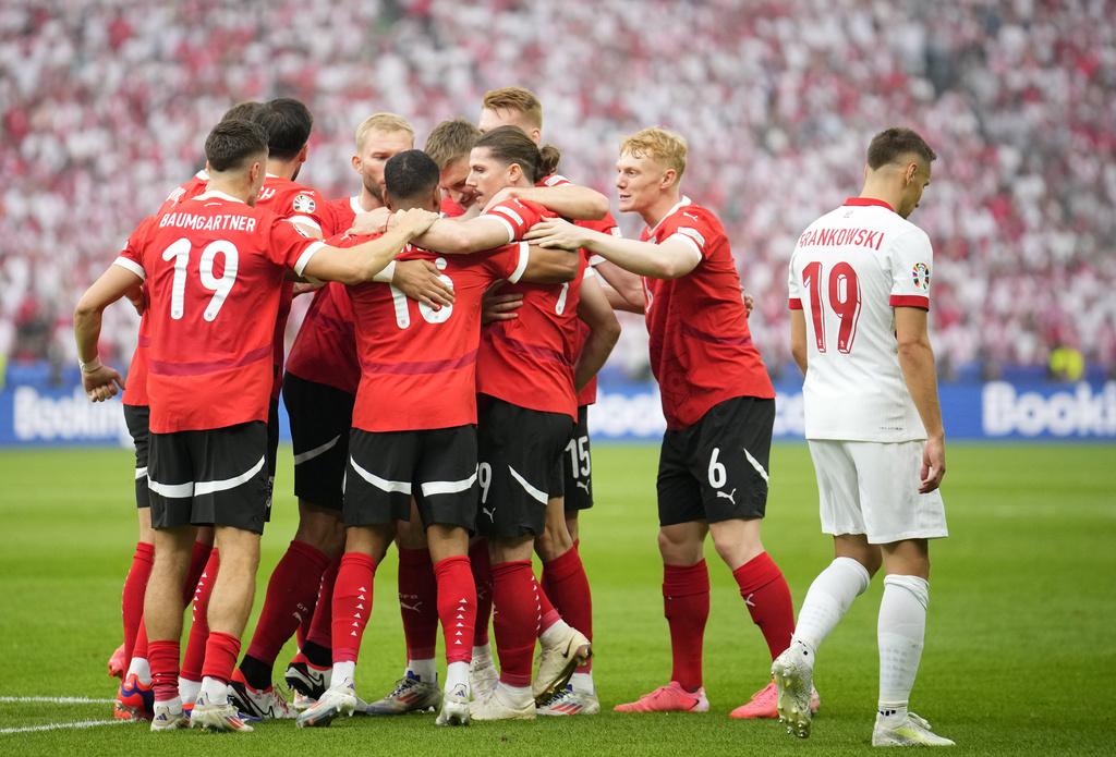 上半場兩隊各有入球,合共錄得14次射門。(美聯社)