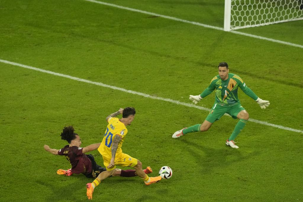 下半場比利時靠迪布尼奠定勝局,以2:0擊敗羅馬尼亞。(美聯社)