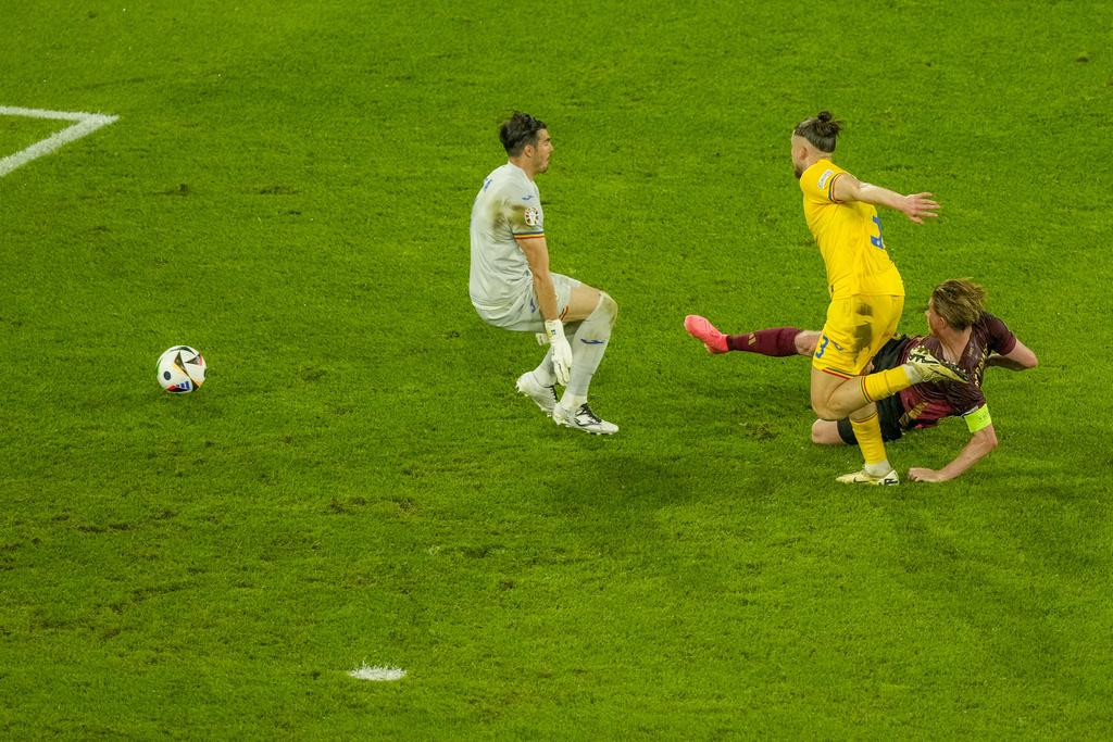 下半場比利時靠迪布尼奠定勝局,以2:0擊敗羅馬尼亞。(美聯社)