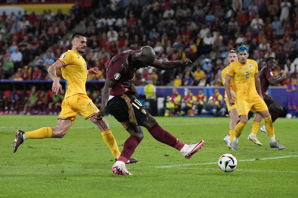 下半場比利時靠迪布尼奠定勝局,以2:0擊敗羅馬尼亞。(美聯社)