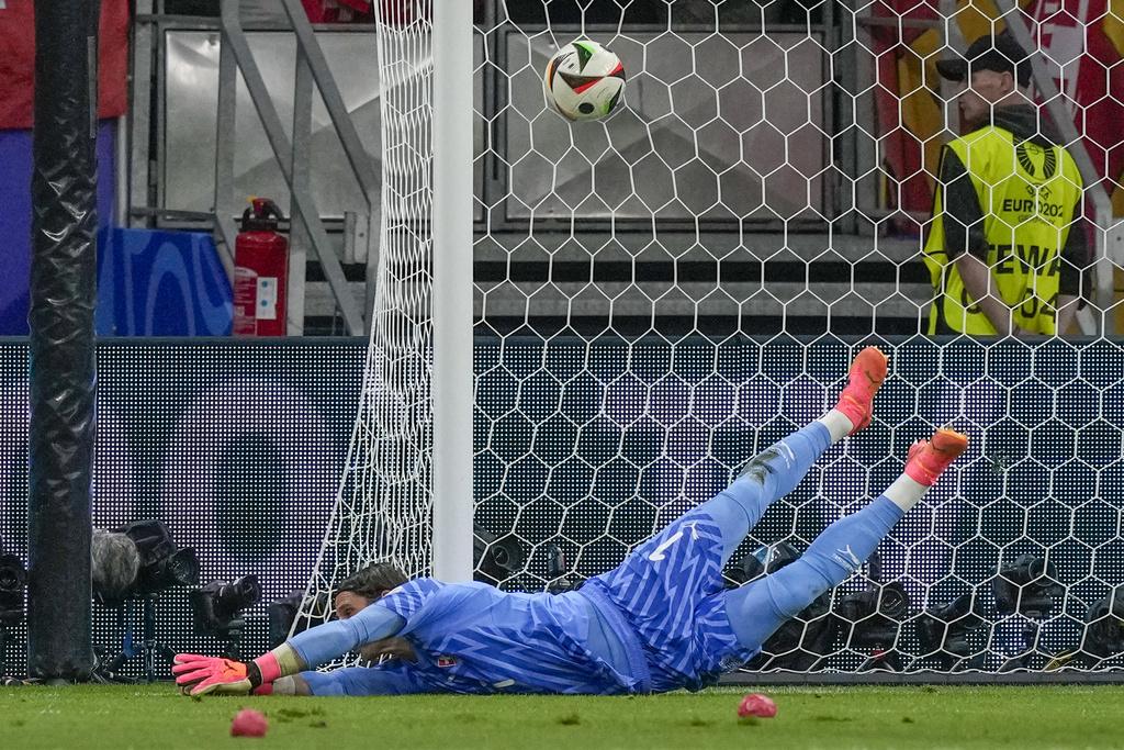 上半場德國曾食一次「詐糊」,之後更因為瑞士一次反擊落後0:1。(美聯社)