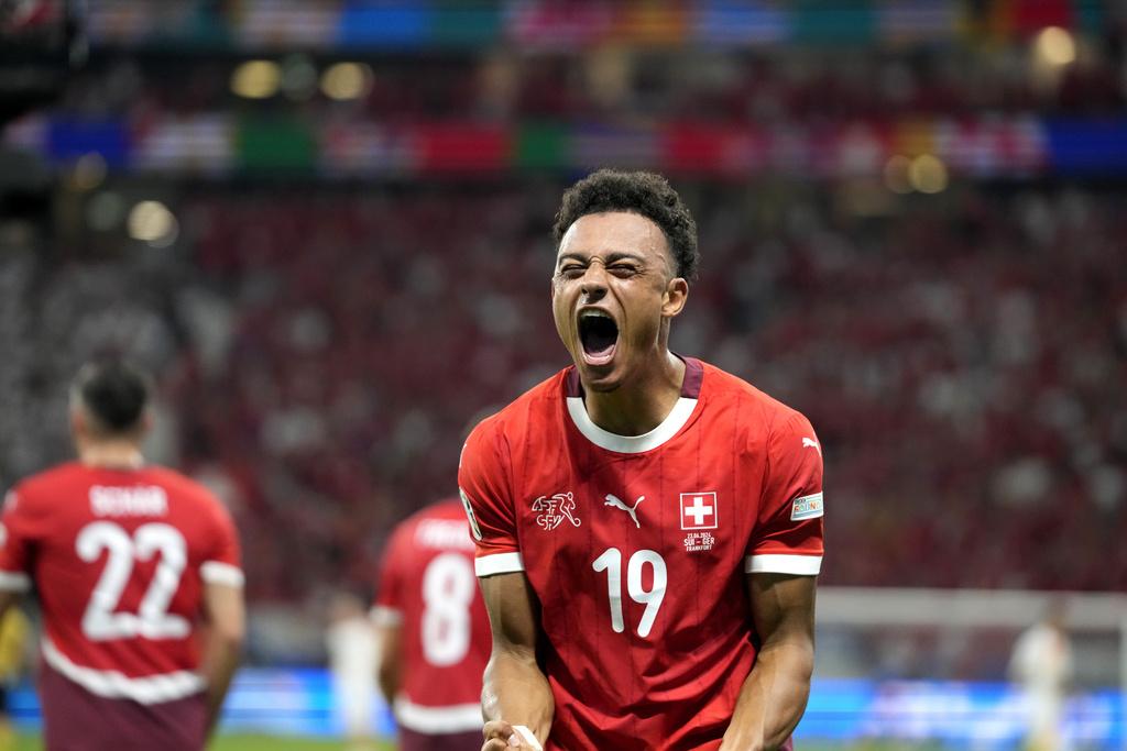 上半場德國曾食一次「詐糊」,之後更因為瑞士一次反擊落後0:1。(美聯社)