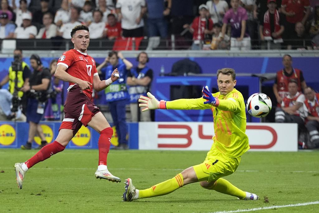 下半場德國憑富克洛於補時階段的入球,以1:1逼和瑞士。(美聯社)