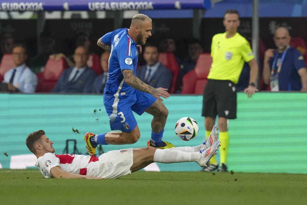 意軍開賽佔優 半場互無紀錄