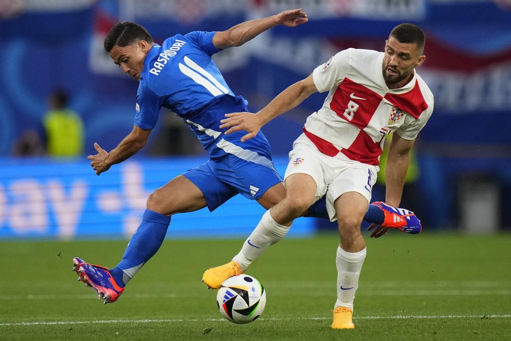 意軍開賽佔優 半場互無紀錄