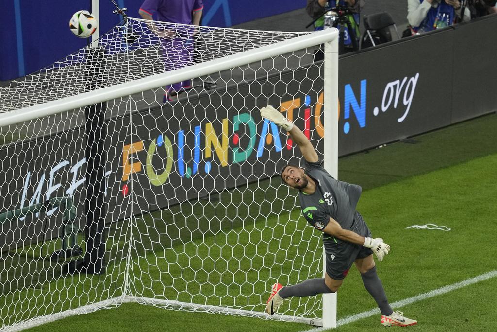 西班牙上半場憑費倫托利斯的入球,以一球優勢領先。(美聯社)