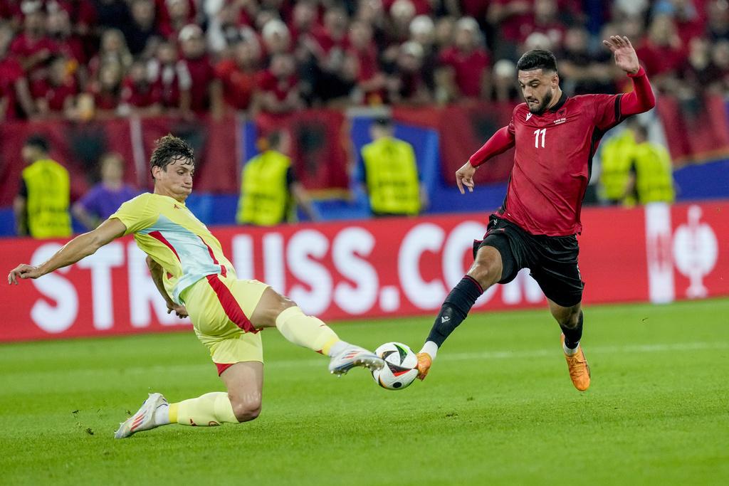 西班牙門將大衛拉耶表現神勇,於後防一夫當關力保不失。(美聯社)