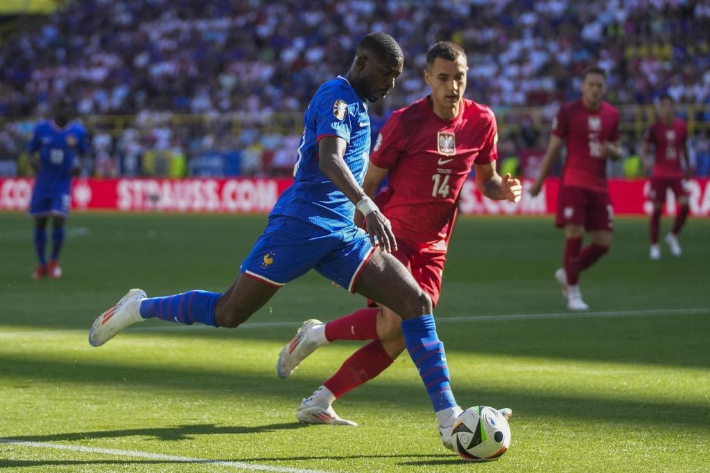 上半場兩軍悶和0:0,但過程絕不沉悶。(美聯社)