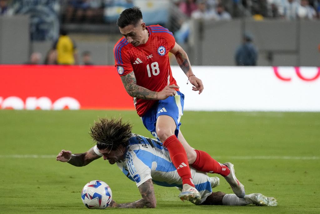 阿根廷以1:0險勝智利。(美聯社)