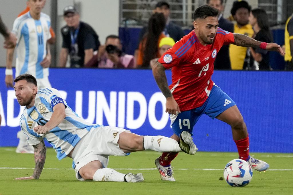 阿根廷以1:0險勝智利。(美聯社)