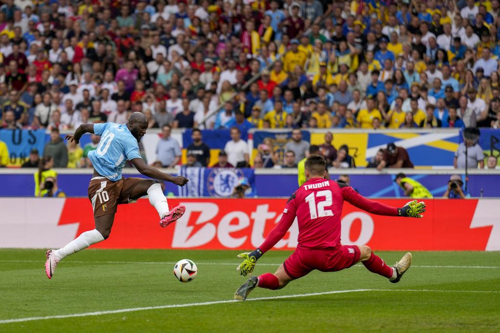 比利時與烏克蘭上半場互無入球,比數維持0:0。(美聯社)