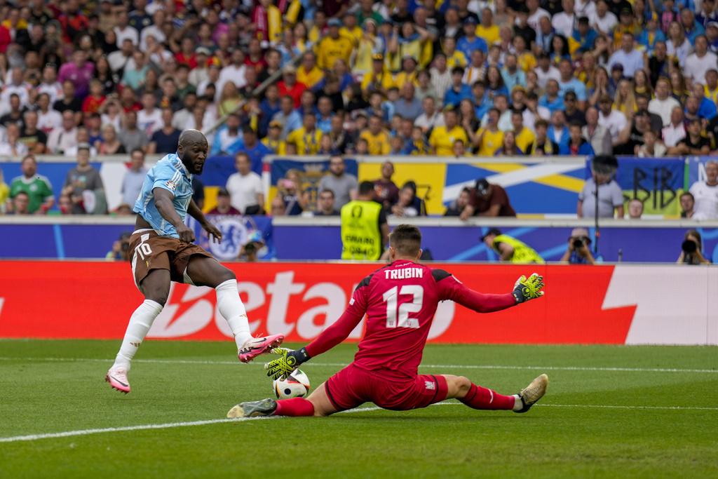 比利時與烏克蘭上半場互無入球,比數維持0:0。(美聯社)