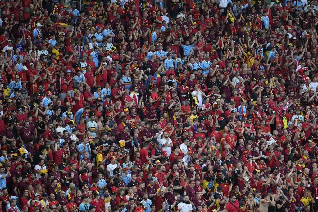 比利時球迷在完場不滿球隊消極態度。(美聯社)