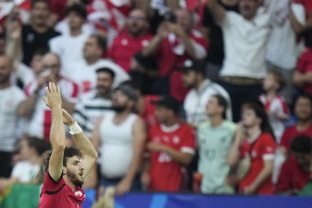 格魯吉亞先拔頭籌 C朗投訴過激領黃