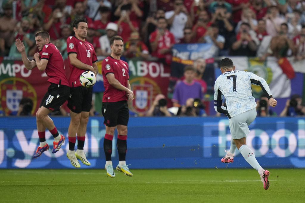 格魯吉亞先拔頭籌 C朗投訴過激領黃