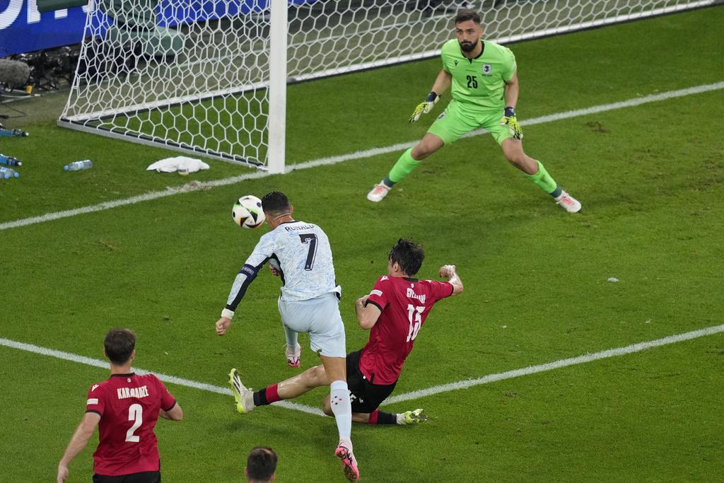 格魯吉亞先拔頭籌 C朗投訴過激領黃