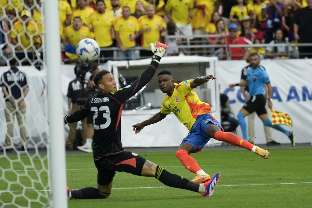 祖安哥度巴為哥倫比亞射成3:0。(美聯社)