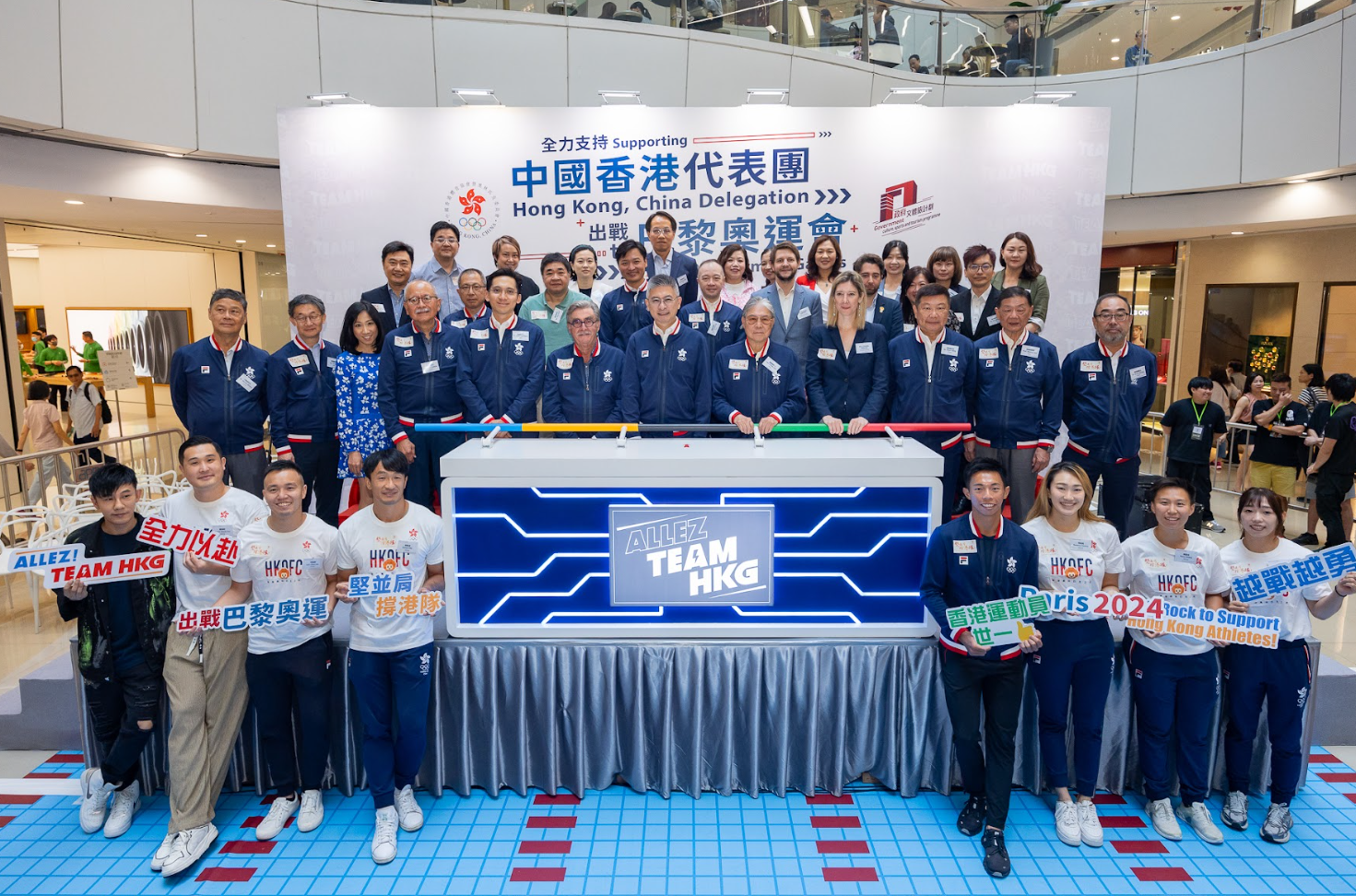 港協暨奧委會開展「邁向巴黎奧運Road to Paris」推廣活動,會在多個商場舉行與奧運及體育有關的活動,例如相片展覽、互動遊戲、運動員分享會等,啟動禮今日於觀塘apm商場舉行。(港協暨奧委會)