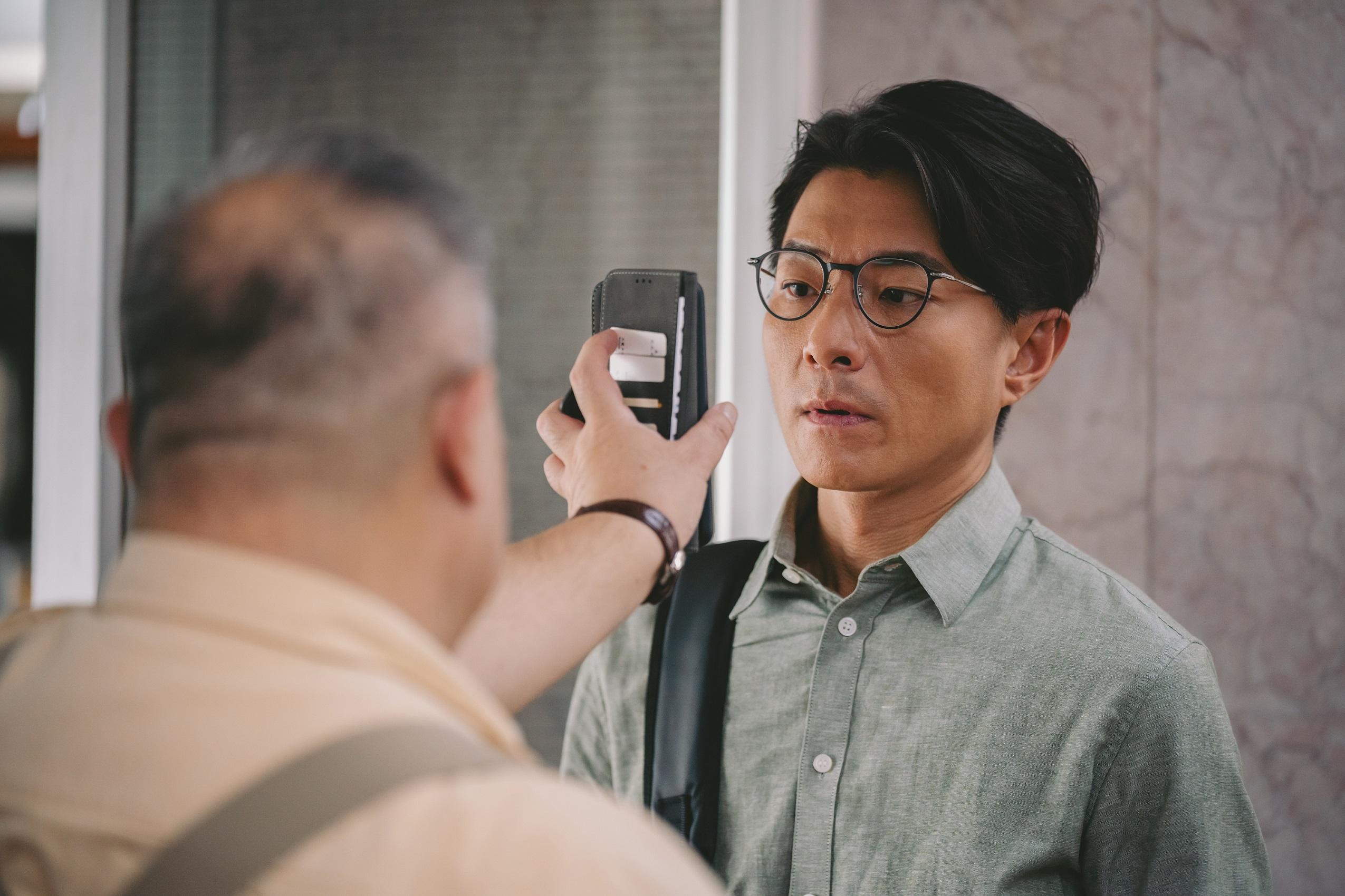 周國賢在《無人之境》以無人機窺探別人秘密。