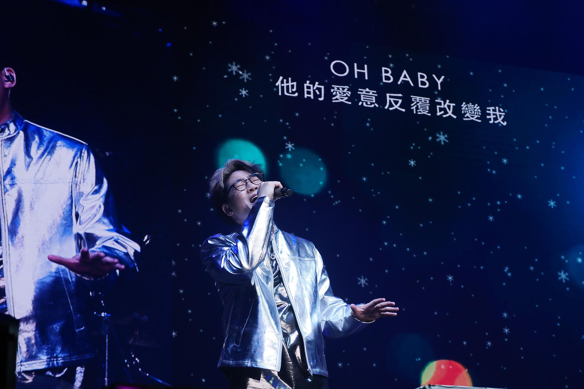 羅啟豪登場獻唱。